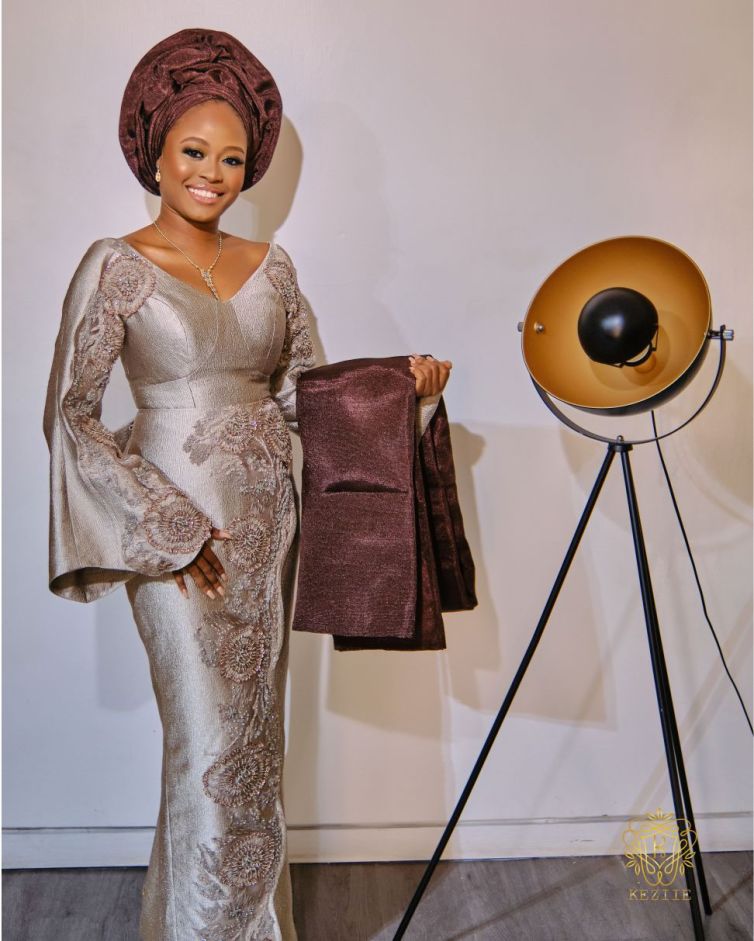 regalestilo- mrs aina 21